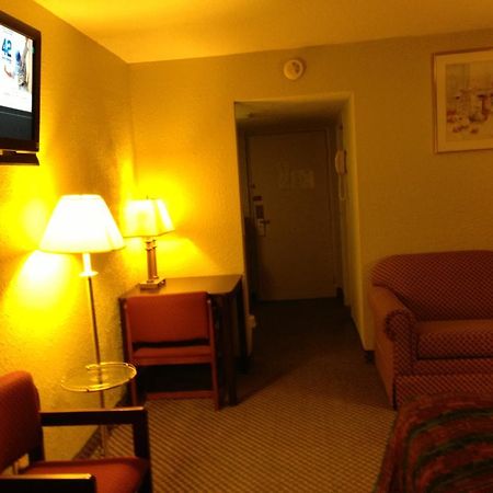 Americas Best Value Inn Macomb Bagian luar foto