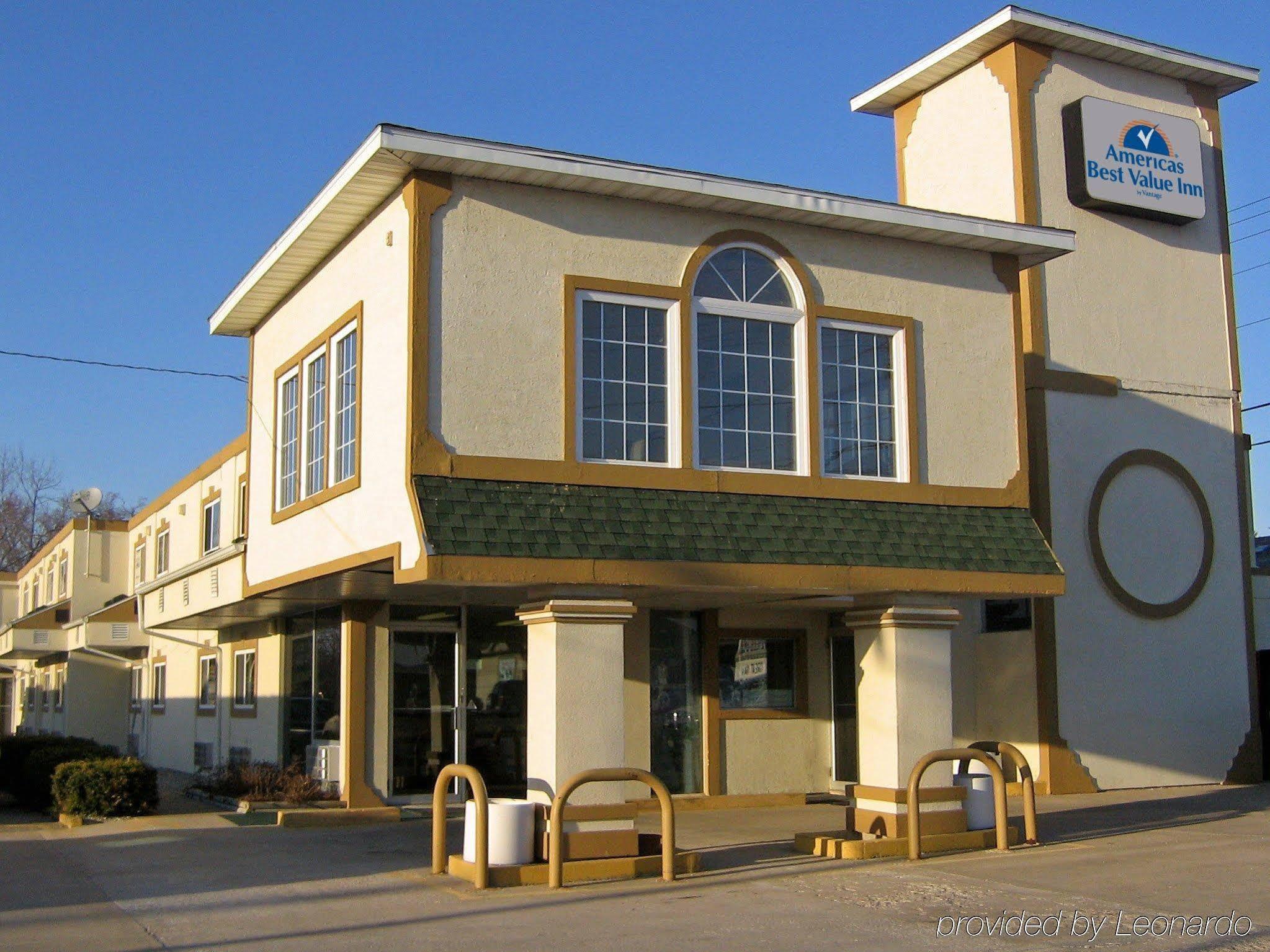 Americas Best Value Inn Macomb Bagian luar foto
