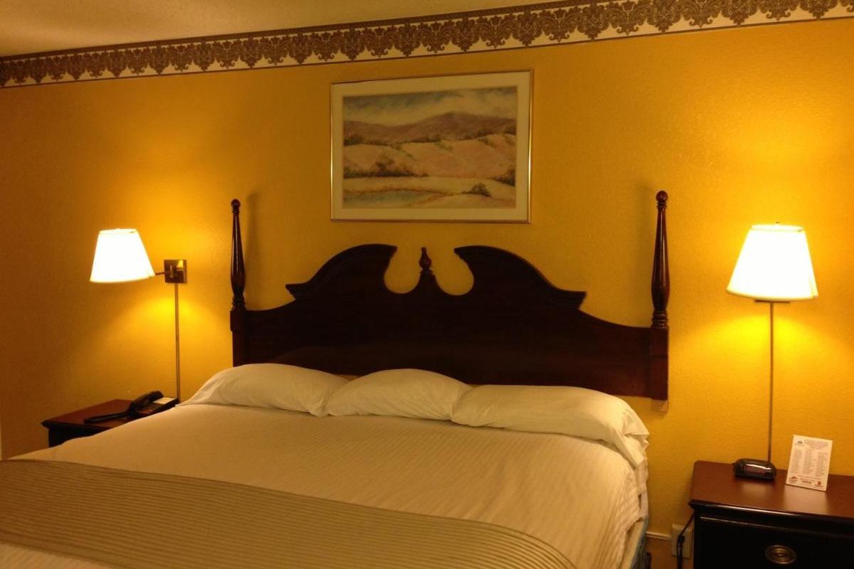 Americas Best Value Inn Macomb Bagian luar foto