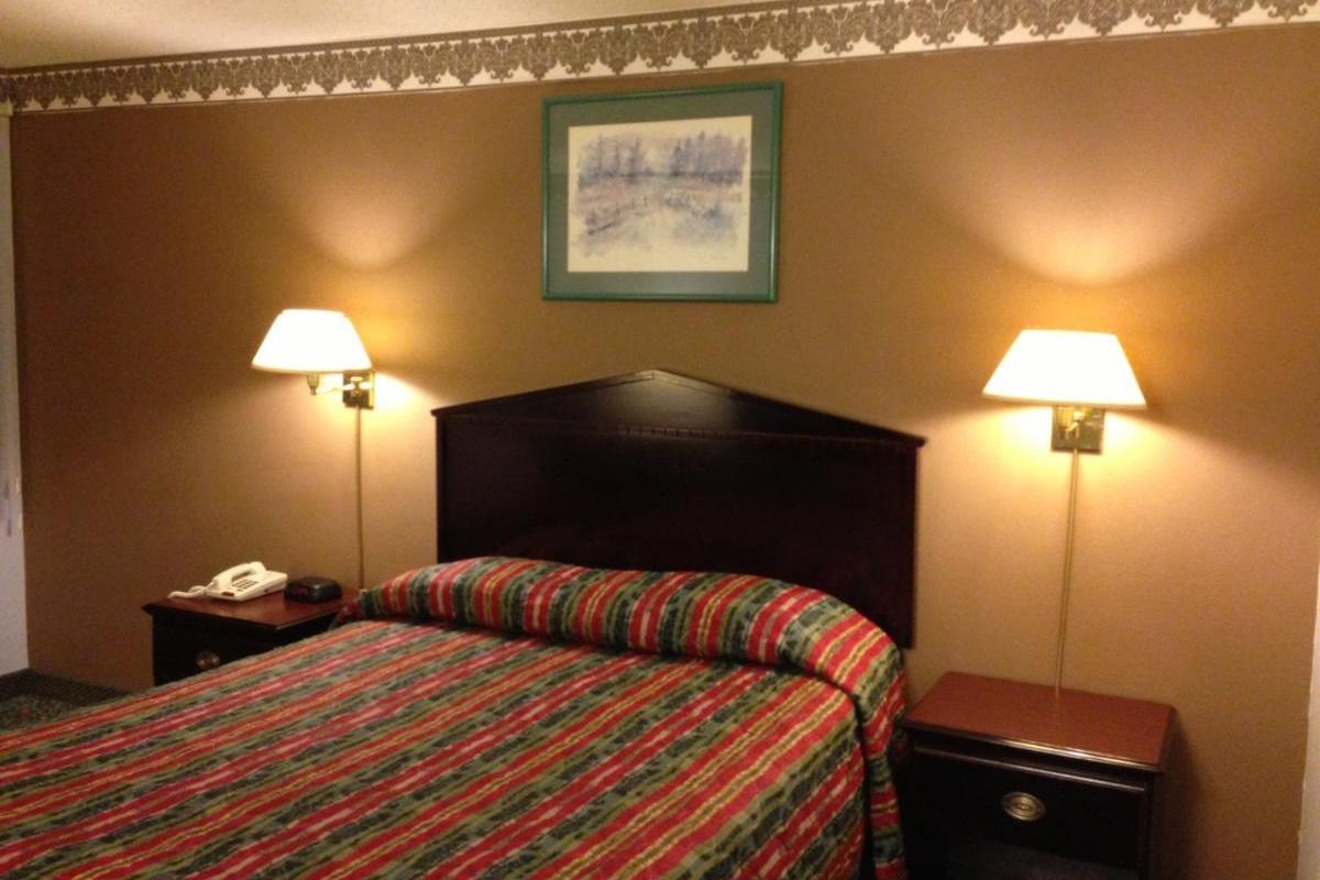 Americas Best Value Inn Macomb Bagian luar foto