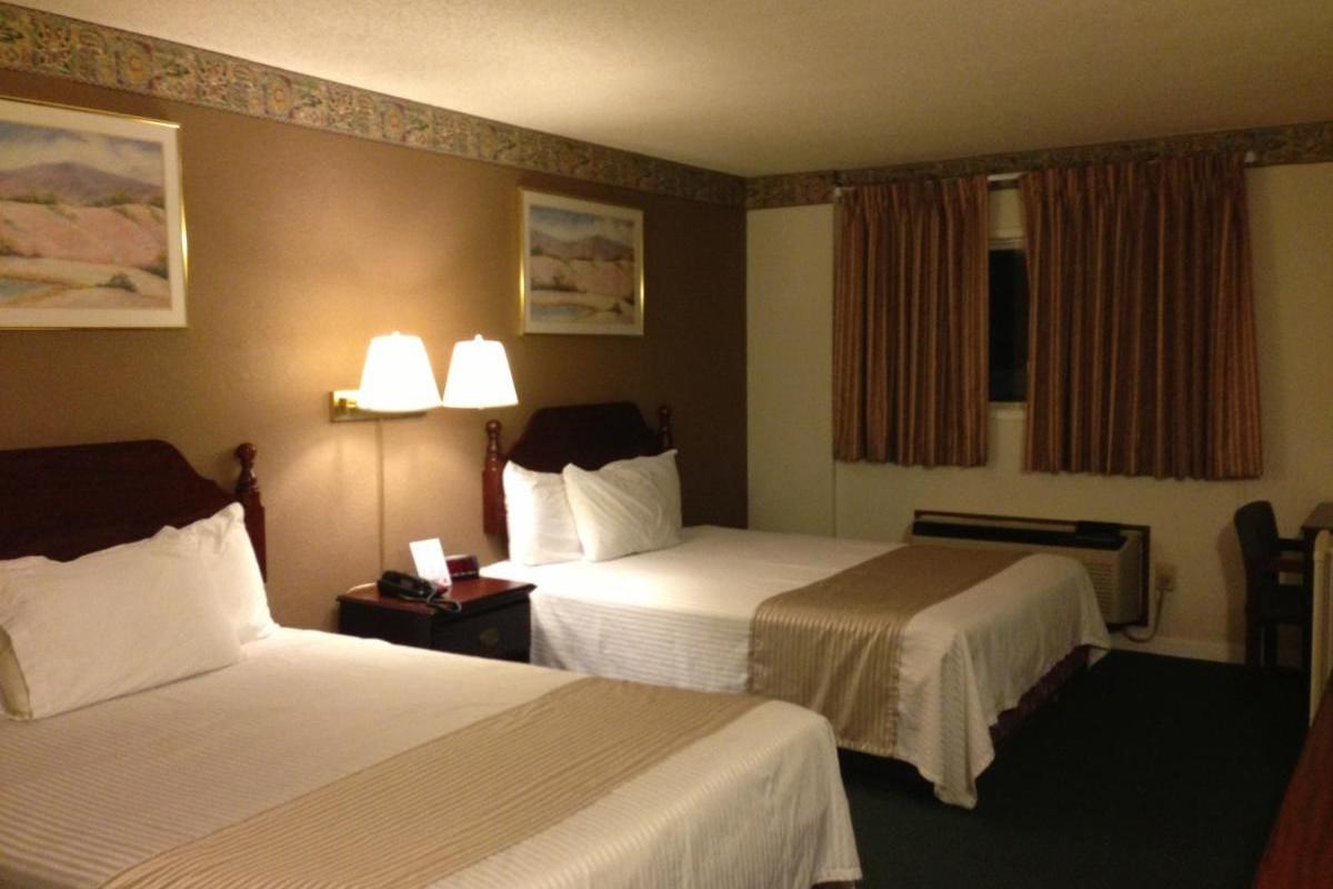 Americas Best Value Inn Macomb Bagian luar foto