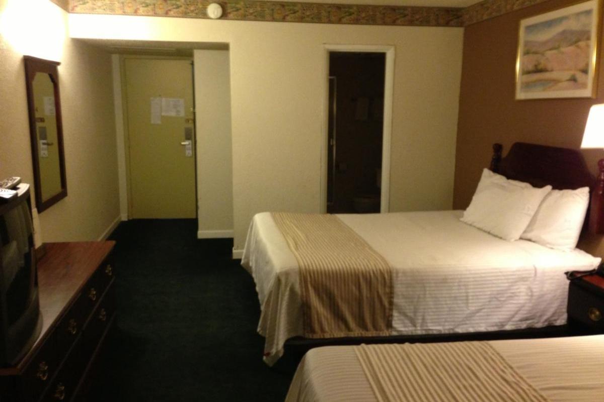Americas Best Value Inn Macomb Bagian luar foto