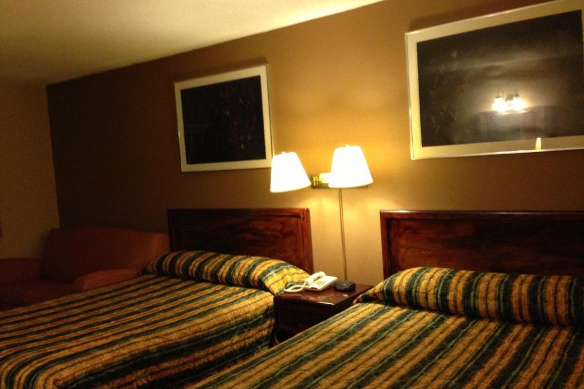 Americas Best Value Inn Macomb Bagian luar foto