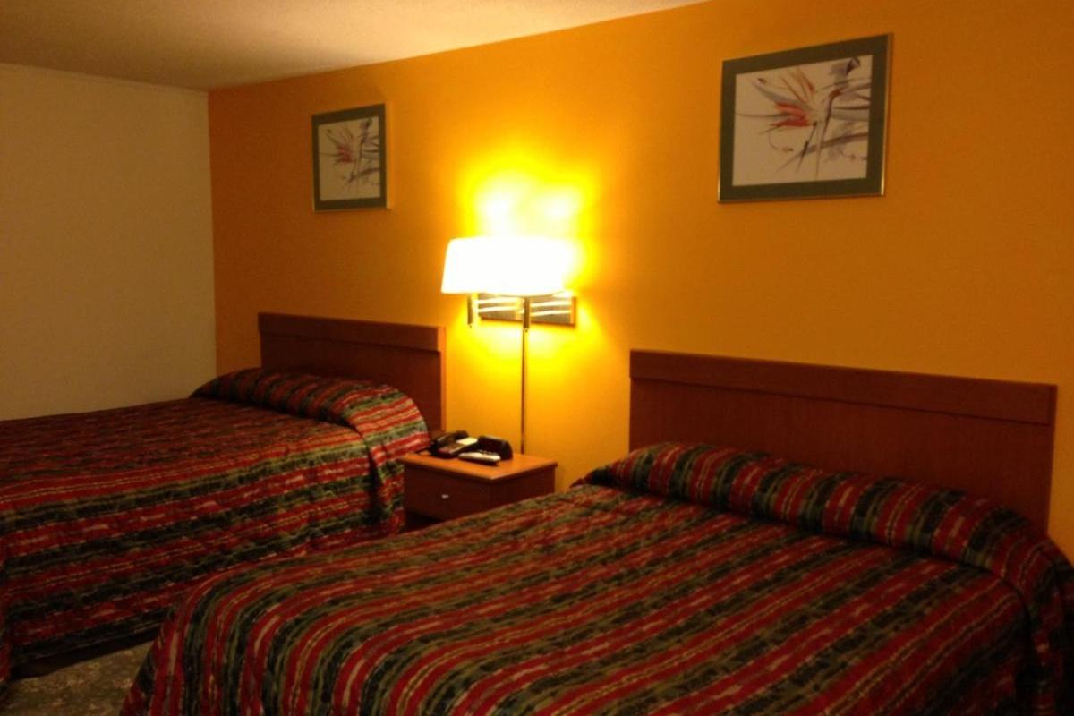 Americas Best Value Inn Macomb Bagian luar foto