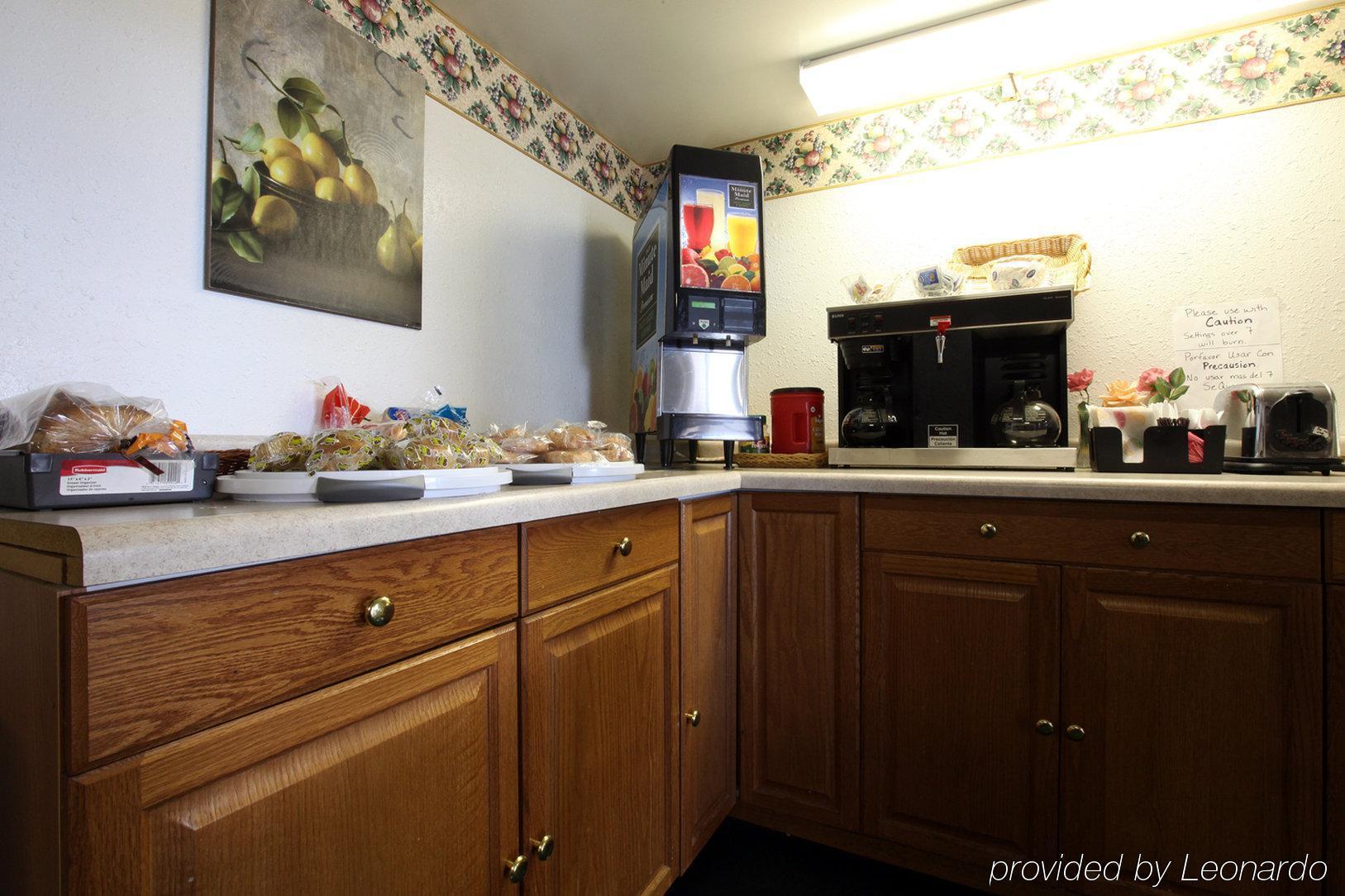 Americas Best Value Inn Macomb Restoran foto