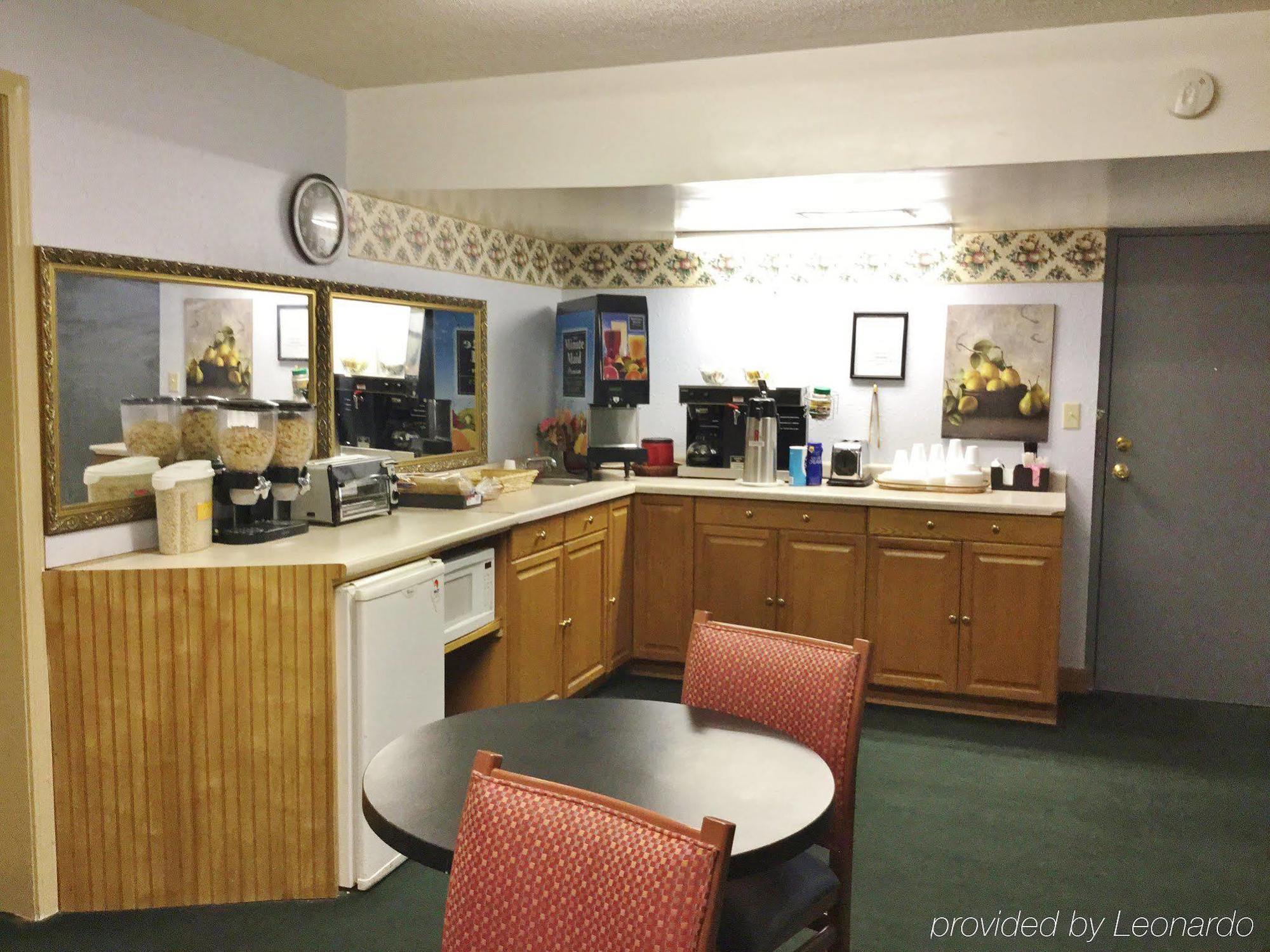 Americas Best Value Inn Macomb Bagian luar foto