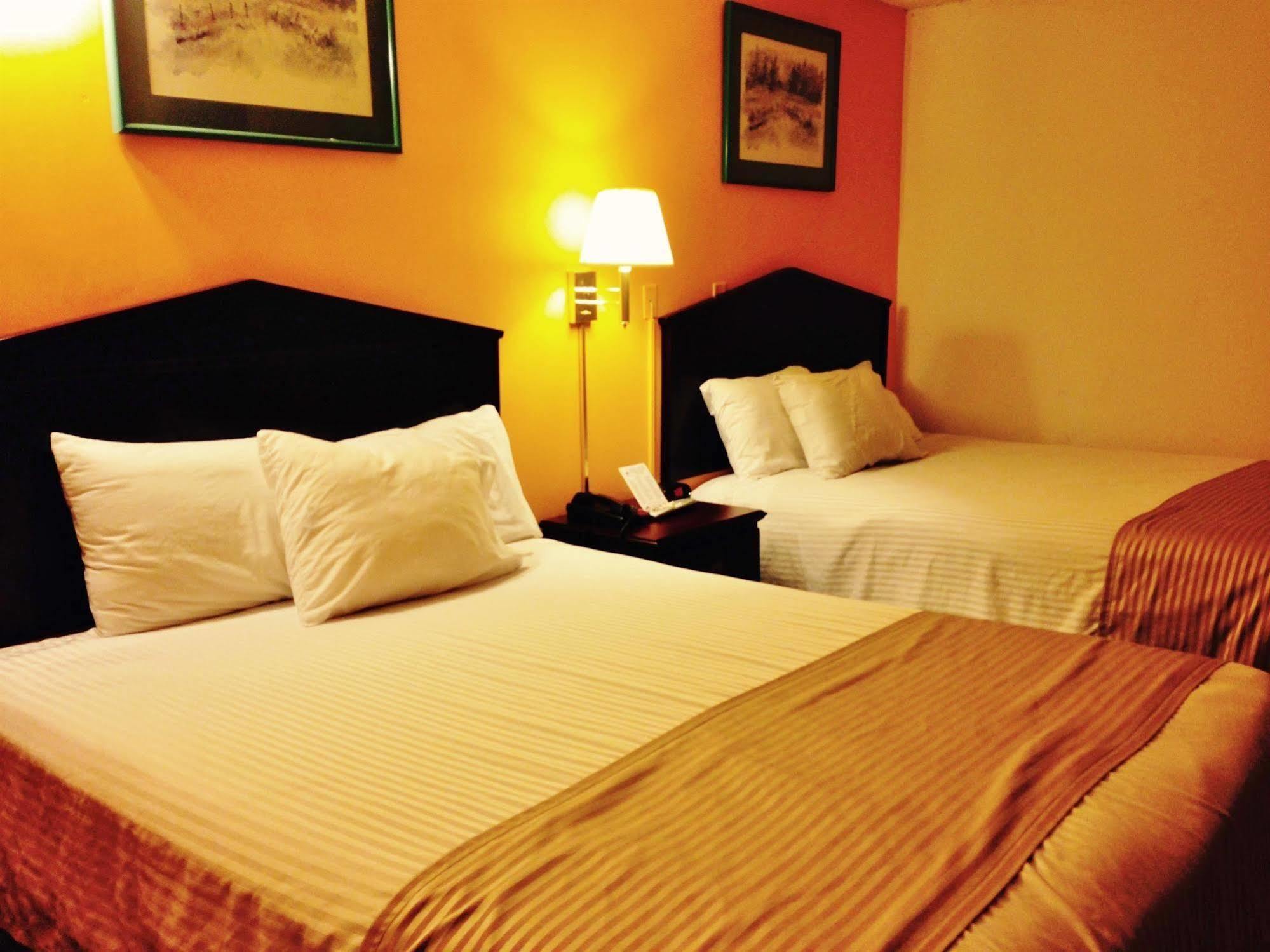 Americas Best Value Inn Macomb Bagian luar foto