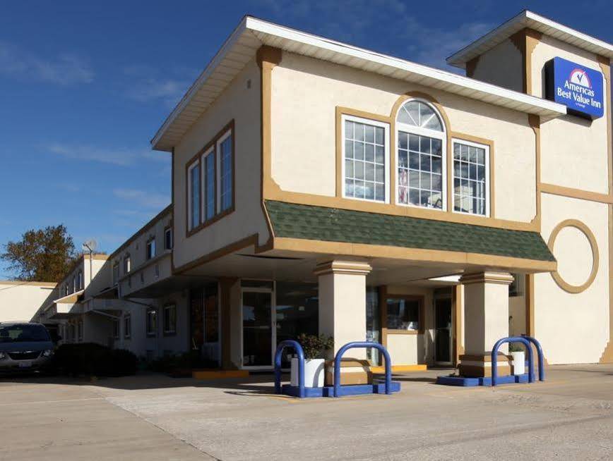 Americas Best Value Inn Macomb Bagian luar foto