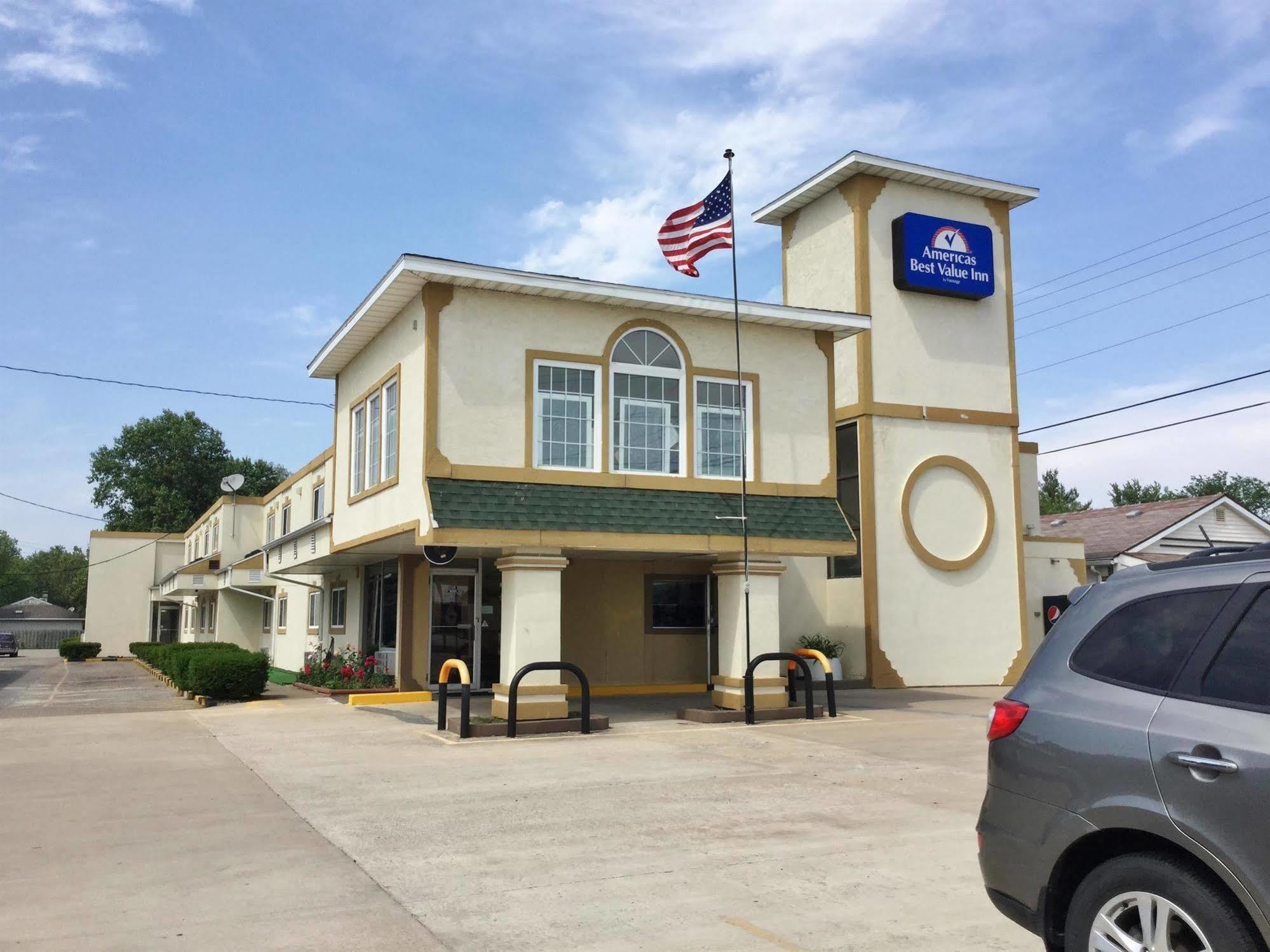 Americas Best Value Inn Macomb Bagian luar foto
